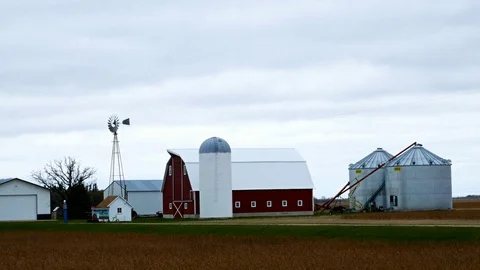 Farm buildings with active windmill on a cloudy day in Minnesota Video stock 97891450