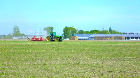 Farm tractor with the plough Video stock 62766272