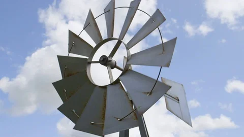 A Farm Windmill Spins in the Sky - High Shutter Speed 库存影片 128159286