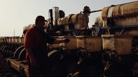 Farmer controls sowing corn Video stock 93304297