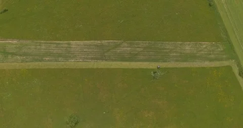 Farmer cutting grass with tractor Video stock 95523727