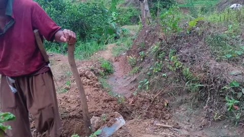 Farmer digging a small irrigation. Stock Footage 321930884