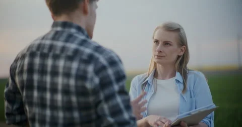 Farmer Explaining Agronomist In Farm. Video stock 246957924