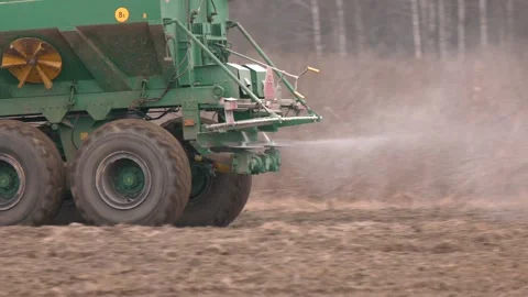 Farmer fertilizing arable land in spring Video stock 309168131