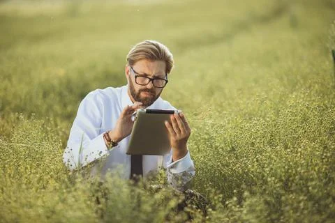 Farmer on field with tablet Foto stock