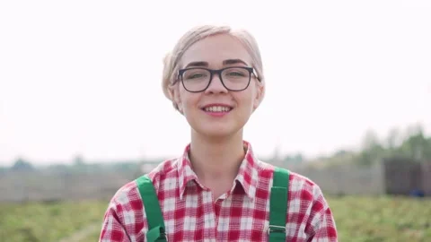The farmer is harvesting. Stock Footage 151673422