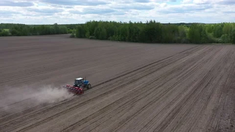 Farmer seeding crops at field. Stock Footage 130617066
