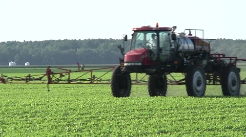 Farmer spraying soybean field Stock Footage 53081727