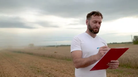 A farmer with a tablet for taking notes stands Stock Footage 250952137