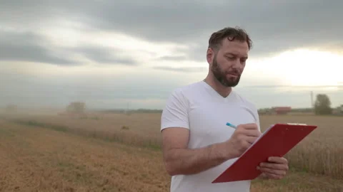 A farmer with a tablet for taking notes stands Stock Footage 250952224