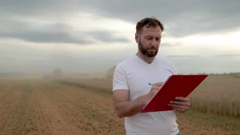 A farmer with a tablet for taking notes stands Stock Footage 250952494