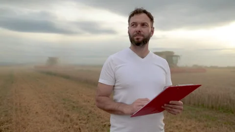 A farmer with a tablet for taking notes stands Stock Footage 250953199