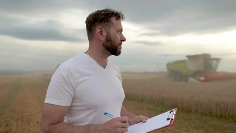 A farmer with a tablet for taking notes stands Stock Footage 250953281