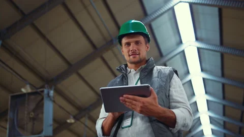 Farmer working tablet computer in shed. Agricultural engineer posing alone. Stock Footage 190917823