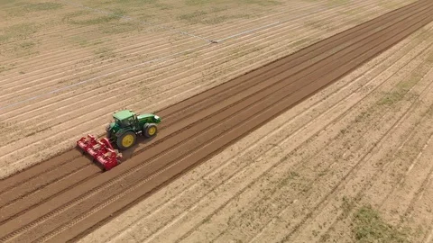 Farming tractor plowing on field. Видео 127550747