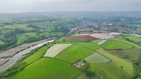 Farms and Fields over River Dart, Stoke Gabriel, Totnes, Devon, England Vidéo 312479720