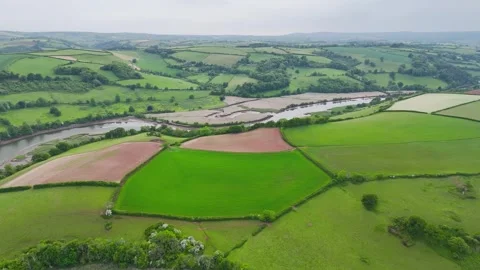 Farms and Fields over River Dart, Stoke Gabriel, Totnes, Devon, England Vidéo 312479721