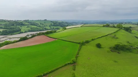 Farms and Fields over River Dart, Stoke Gabriel, Totnes, Devon, England Vidéo 312479728