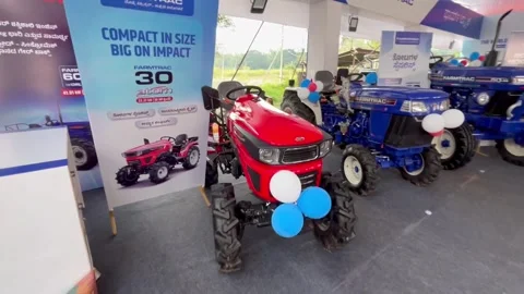 Farmtrac Atom 30, a compact 30-horsepower tractor Vídeo Stock 346814964