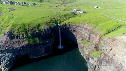 Faroe islands . Waterfall 4 Vídeo Stock 125680348