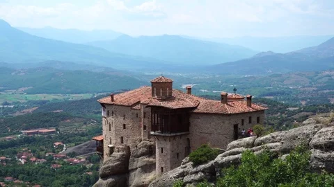 Fascinating panoramic landscape view from Pindus mountain range rock formation Vidéo 95789430