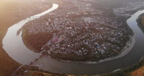 Fascinating view of the winding river around the town from a bird's eye view. Stock Footage 150480304