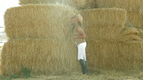 Fashion Model At Haystack 库存影片 22292351