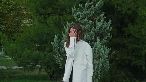 Fashion model posing looking at camera outdoors. Stunning face young girl. Stock-Footage 312901988