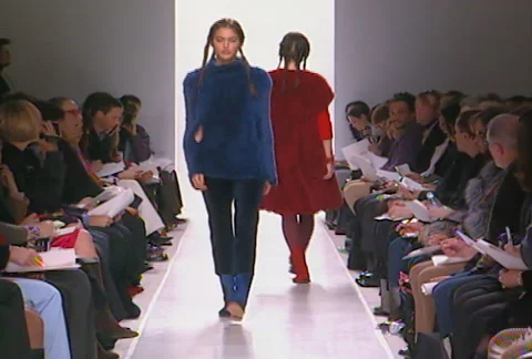 Fashion models walking on runway for Han Feng Collection Stock Footage 54351953