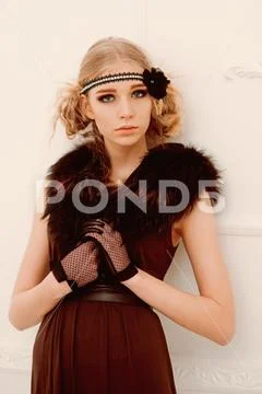 Fashion portrait of woman. Vintage girl with fashionable hair. Retro woman Stock-Fotos