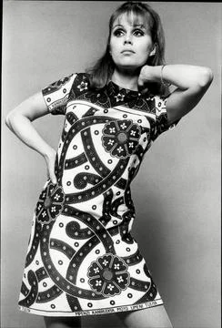 Fashion Women 1967 Model And Actress Joanna Lumley Wearing Kangas Street Fashion Stock Photos