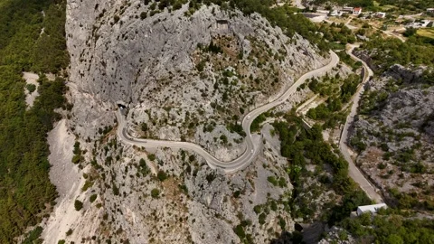 Fast aerial drone flight over a winding mountain road in Croatia Vídeo Stock 345118012