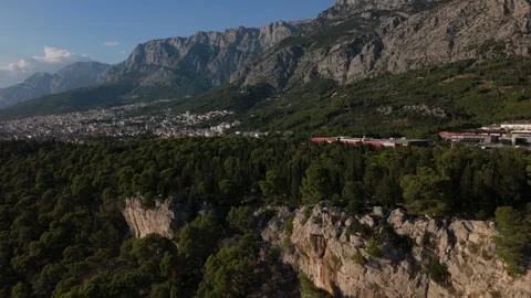Fast Aerial Drone Pull-Back from Osejava Forest Park in Makarska, Croatia Video stock 320145936