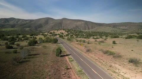 Fast aerial over two lane road in Gila National Forest in New Mexico 库存影片 332260045