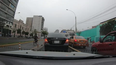 Fast camera driving down an avenue with a lot of traffic and stopping Stock-Footage 147463778