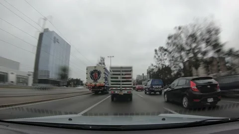 Fast camera driving on a fast road of lima, peru Vidéo 141944878