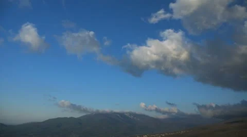 Fast Clouds On Mountains timelapse 库存影片 8917280