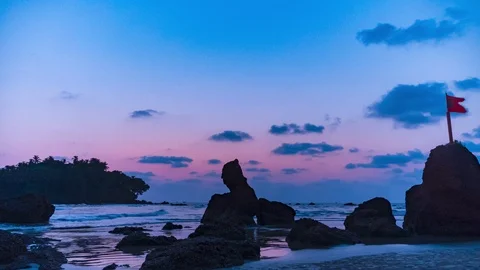 Fast clouds moving over a rocky beach - Blue Hour Time lapse. 動画素材 105163823