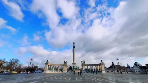 Fast clouds over the Heroes Square and Millenium Monument, Budapest, Hungary Stockbeeldmateriaal 196098863