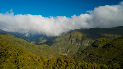Fast Clouds over Madeira Mountines Video stock 131873216