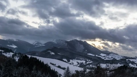 Fast clouds over winter mountains time lapse 스톡 동영상 102263602
