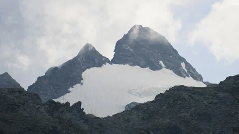 Fast clouds timelapse on Pizzo Ferrè Madesimo Italian Alps Stockbeeldmateriaal 256146131