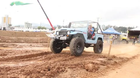 Fast dirty jeep 库存影片 52180203