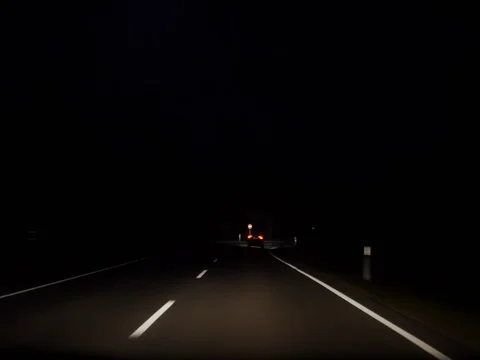 Fast driving on night road Видео 82310966