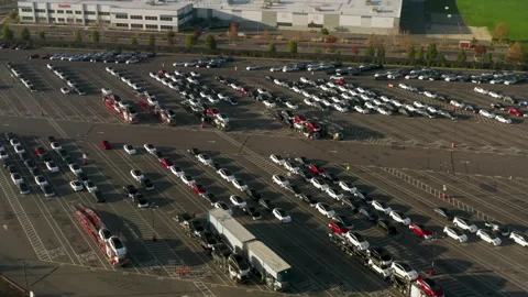 Fast eco-friendly, zero pollution hi tech concept cars loaded for delivery 4K 스톡 동영상 167930398