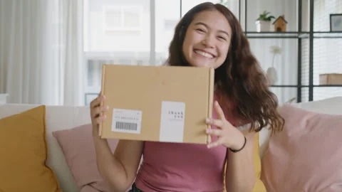 Fast express courier service happy customer omni channel solution. 스톡 동영상 248337118