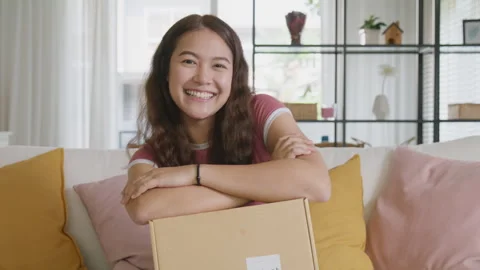 Fast express courier service happy customer omni channel solution. Video stock 248337151