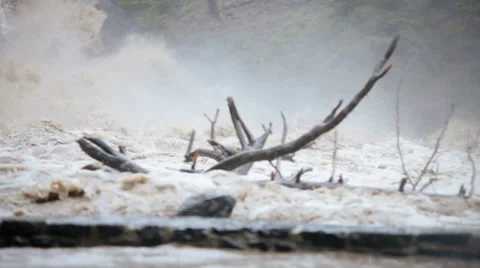 Fast flowing flooded river after rain storm, USA Vidéo 29634080