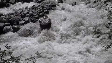 Fast flowing mountain stream. 動画素材 98304823