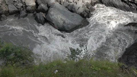 Fast flowing mountain stream. Stock-Footage 98407552